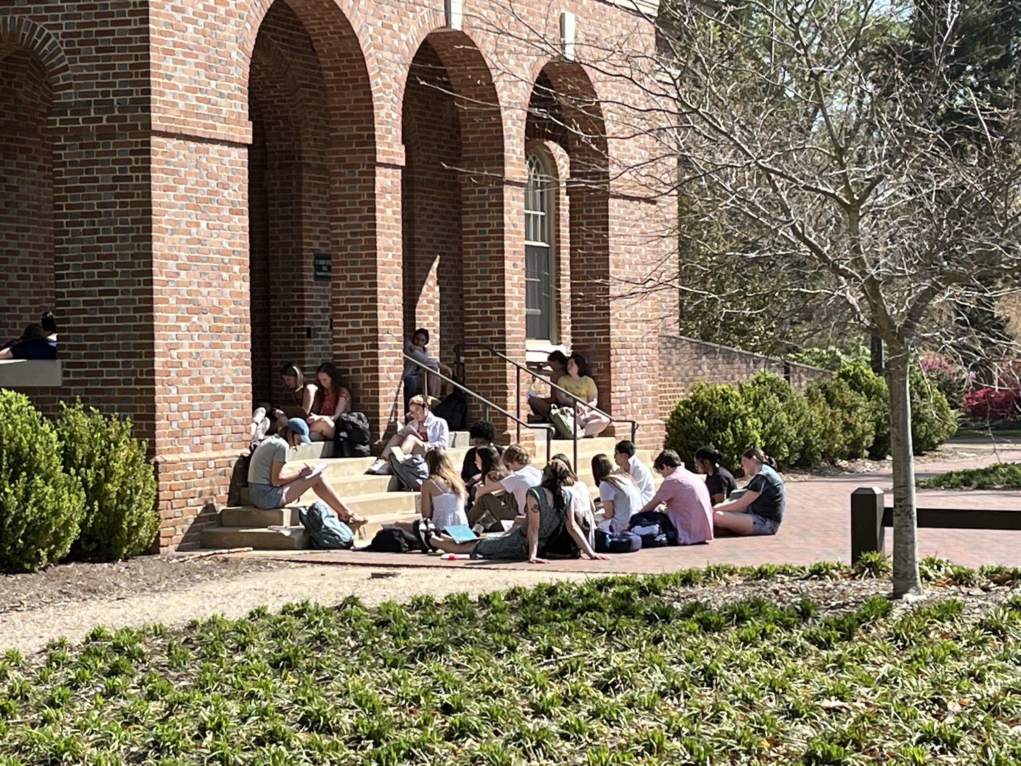 Students in front of Tucker Hall